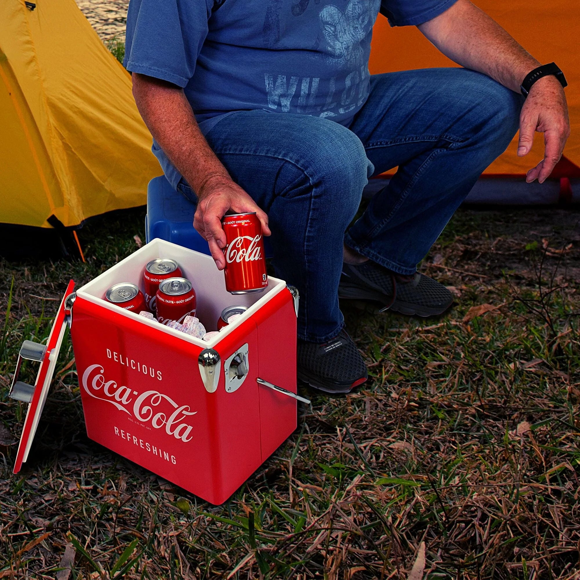 Coca - Cola Retro Portable Ice Chest Cooler with Bottle Opener 13 L (14 Qt), 18 Can Capacity, Red Vintage Style Ice Bucket for Camping, Beach, Picnic, RV, Bbqs, Tailgating, Fishing