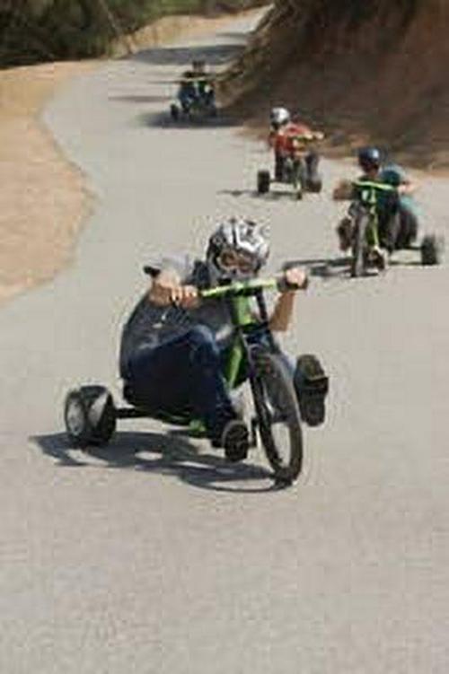 Razor DXT Drift Trike - Black/Yellow Steel Frame. 3 - Wheeled Ride on Tricycle for Teens and Adults